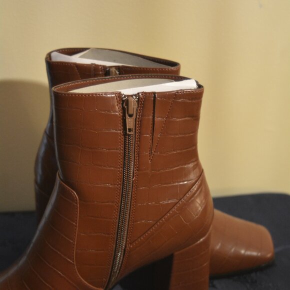 ✨ LISA VICKY Brown Croc Print Ankle Boots SZ 10M | NWT | Chic Block Heel - Picture 6 of 7